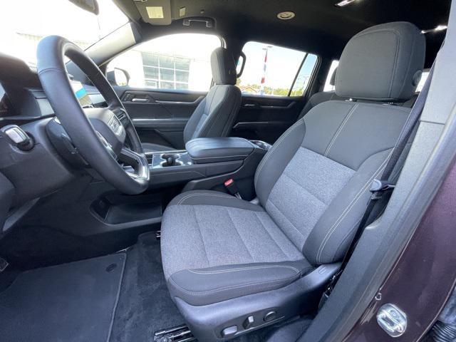 Photo of 2025 Crystal Metallic GMC Acadia