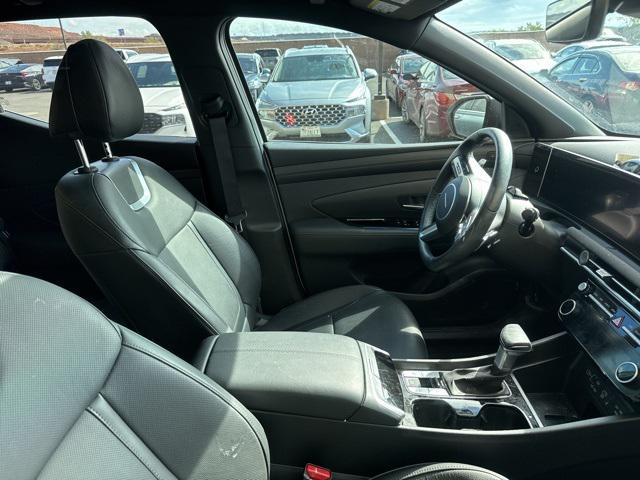 Photo of 2025 Atlas White Hyundai SANTA CRUZ