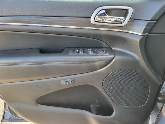 Photo of 2020 Slate Blue Pearlcoat Jeep Grand Cherokee