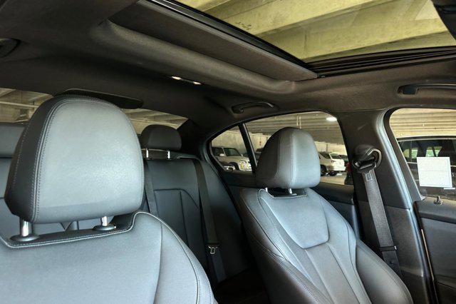 Photo of 2021 Alpine White BMW 330e