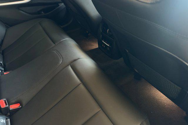 Photo of 2021 Alpine White BMW 330e