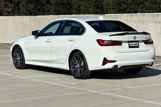 Photo of 2021 Alpine White BMW 330e