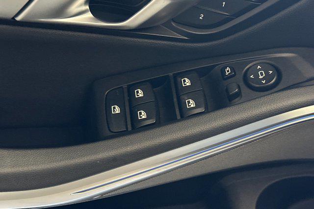 Photo of 2021 Alpine White BMW 330e