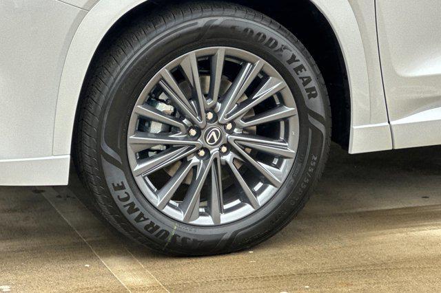 Photo of 2025 Wind Chill Pearl Lexus TX 350