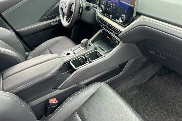 Photo of 2025 Wind Chill Pearl Lexus TX 350