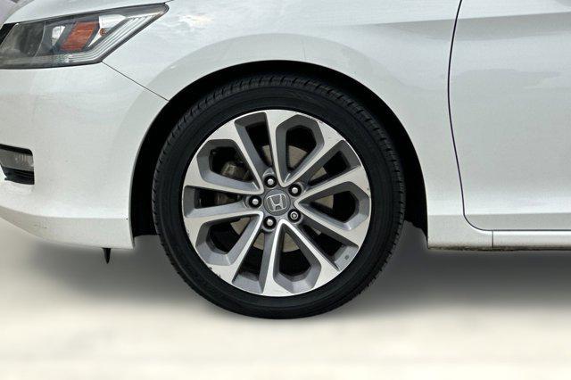 Photo of 2014 White Orchid Pearl Honda Accord