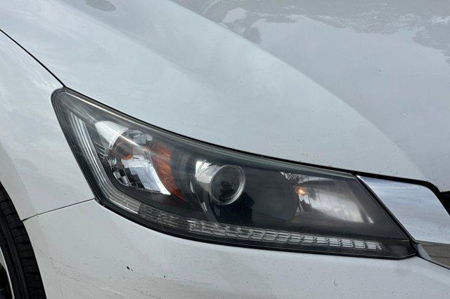 Photo of 2014 White Orchid Pearl Honda Accord