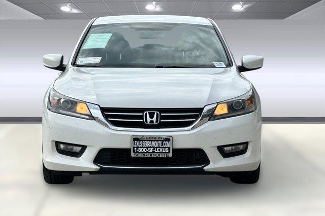 Photo of 2014 White Orchid Pearl Honda Accord