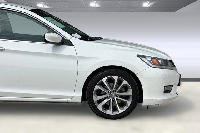 Photo of 2014 White Orchid Pearl Honda Accord
