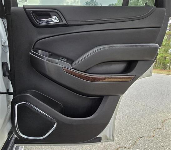 Photo of 2020 Summit White GMC Yukon