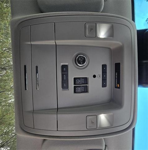 Photo of 2020 Summit White GMC Yukon