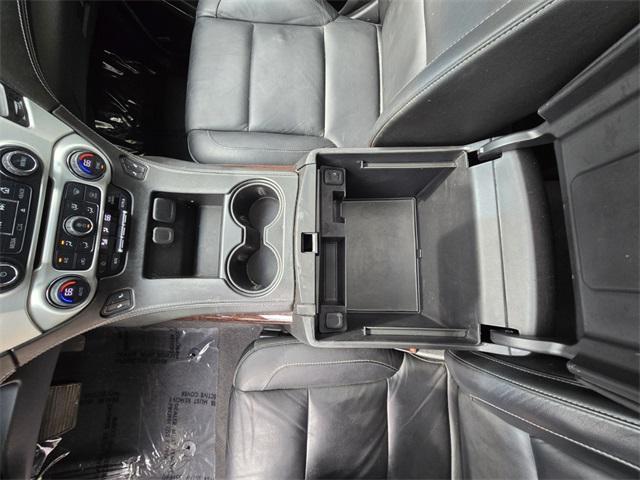 Photo of 2020 Summit White GMC Yukon