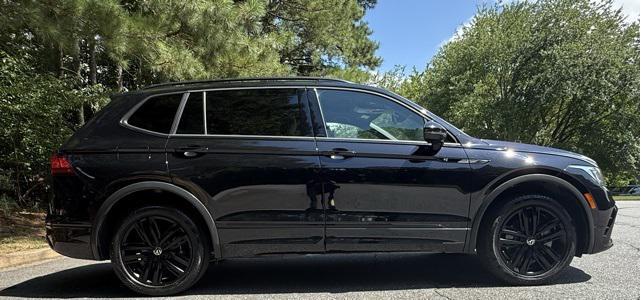 Photo of 2022 Deep Black Pearl Volkswagen Tiguan