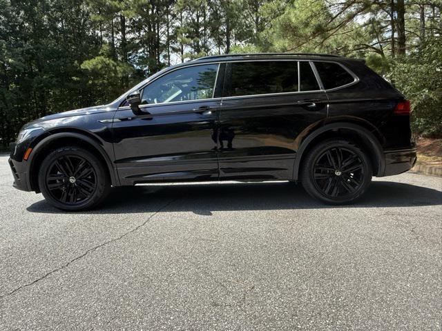 Photo of 2022 Deep Black Pearl Volkswagen Tiguan