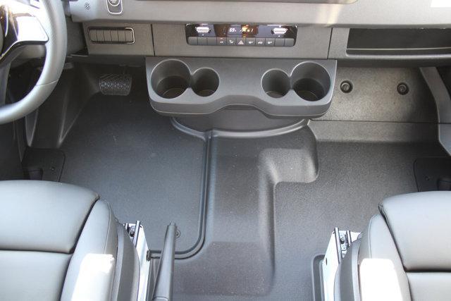 Photo of 2025 Arctic White Mercedes-Benz Sprinter 3500