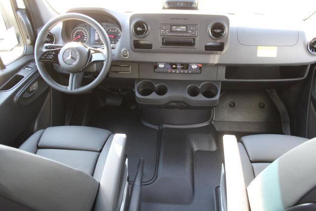 Photo of 2025 Arctic White Mercedes-Benz Sprinter 3500