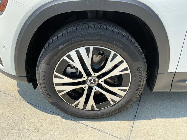 Photo of 2024 Polar White Mercedes-Benz GLB 250