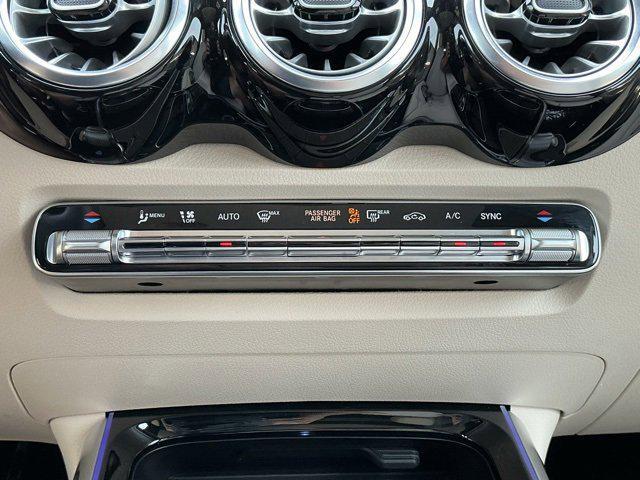 Photo of 2024 Polar White Mercedes-Benz GLB 250