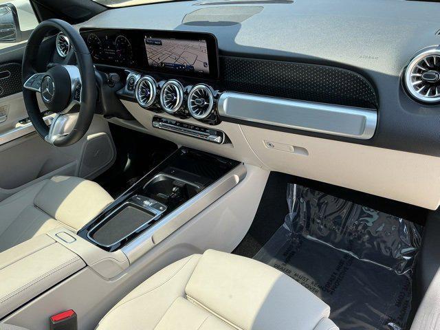 Photo of 2024 Polar White Mercedes-Benz GLB 250