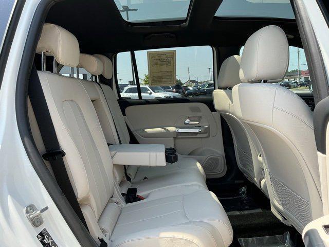 Photo of 2024 Polar White Mercedes-Benz GLB 250