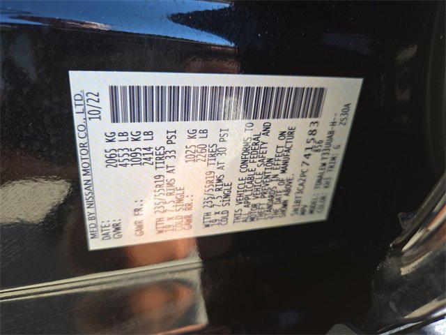 Photo of 2023 Super Black Nissan Rogue