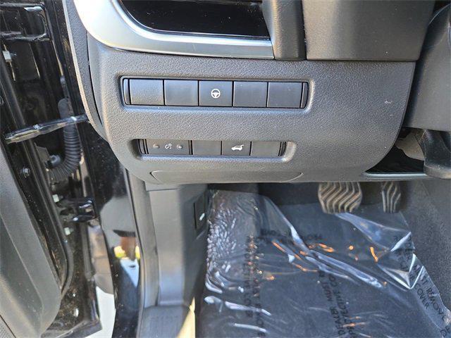 Photo of 2023 Super Black Nissan Rogue
