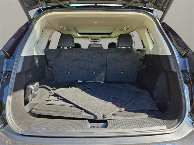 Photo of 2023 Super Black Nissan Rogue