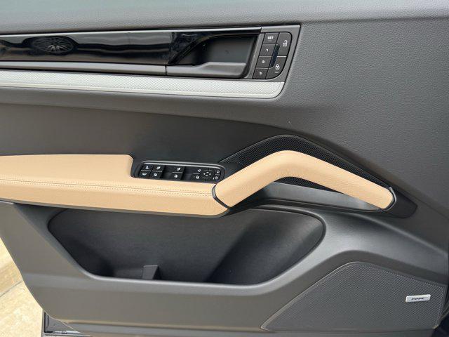 Photo of 2025 Blue Porsche Cayenne