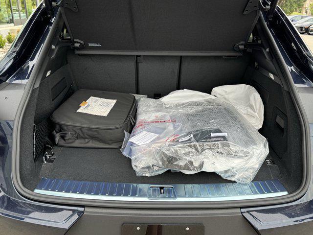 Photo of 2025 Blue Porsche Cayenne