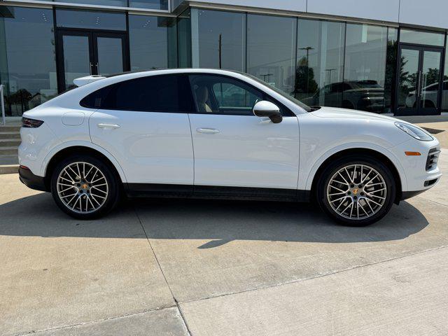 Photo of 2023 White Porsche Cayenne