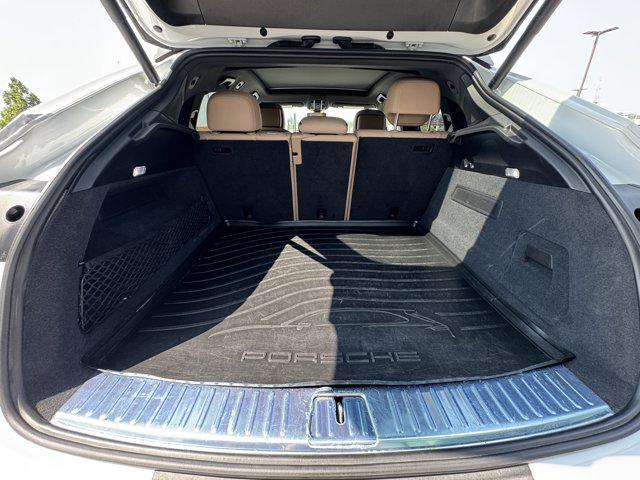 Photo of 2023 White Porsche Cayenne