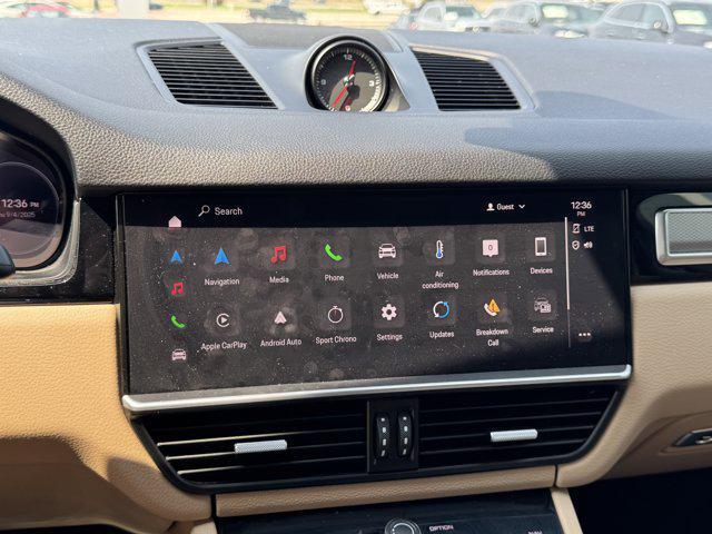 Photo of 2023 White Porsche Cayenne