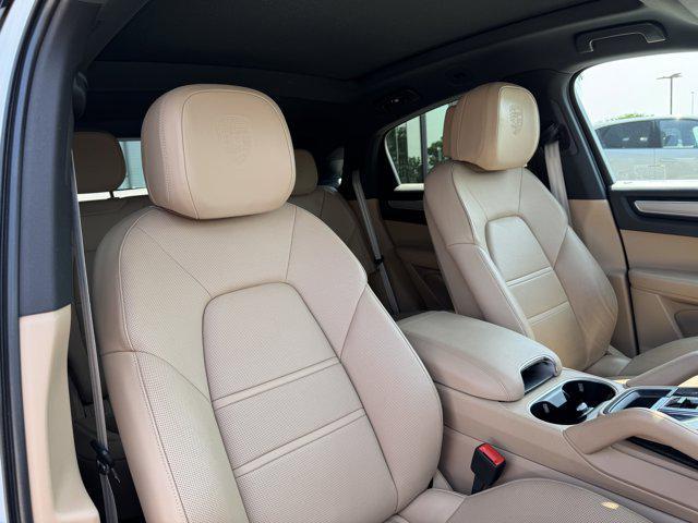 Photo of 2023 White Porsche Cayenne