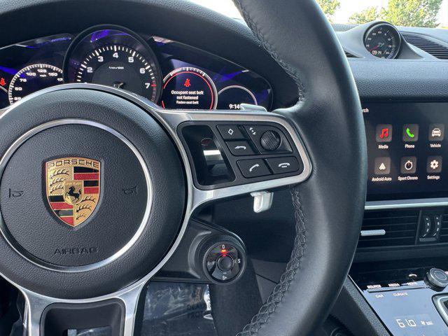 Photo of 2022 White / Black Porsche Cayenne