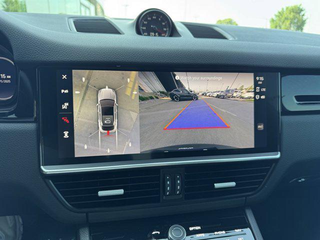 Photo of 2022 White / Black Porsche Cayenne