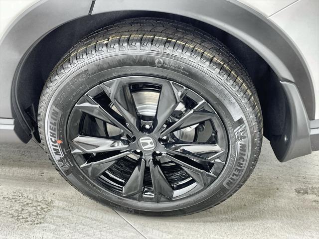 Photo of 2025 Platinum White Pearl Honda CR-V Hybrid