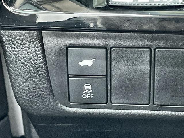 Photo of 2025 Platinum White Pearl Honda CR-V Hybrid