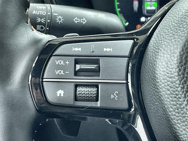 Photo of 2025 Platinum White Pearl Honda CR-V Hybrid