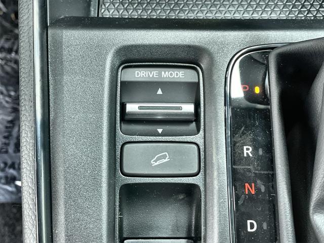 Photo of 2025 Platinum White Pearl Honda CR-V Hybrid