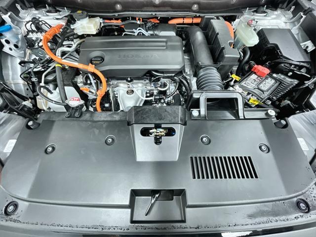 Photo of 2025 Platinum White Pearl Honda CR-V Hybrid