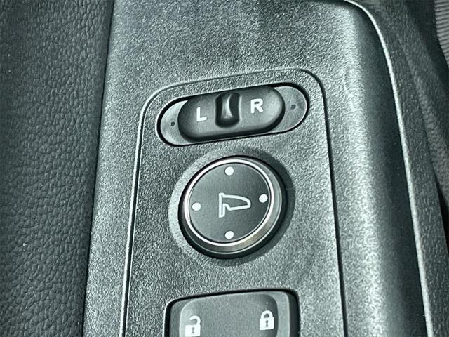 Photo of 2025 Platinum White Pearl Honda CR-V Hybrid