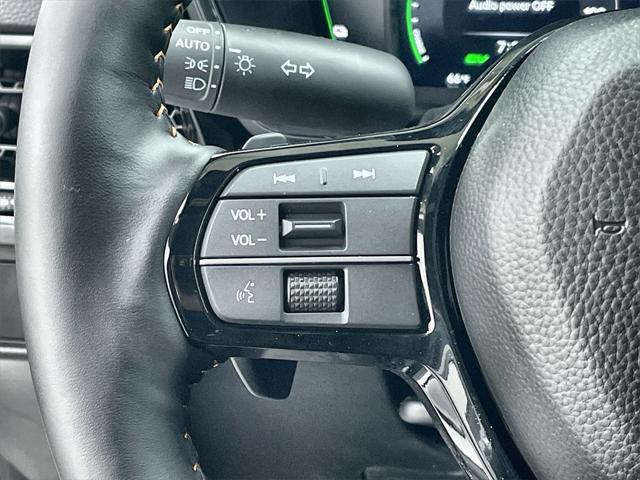 Photo of 2026 Platinum White Pearl Honda CR-V Hybrid