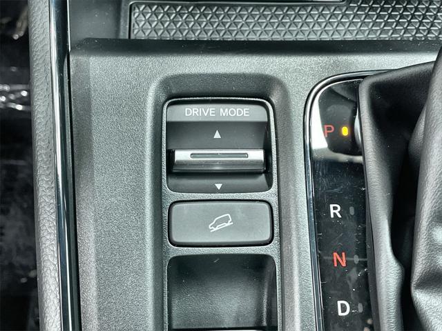 Photo of 2026 Platinum White Pearl Honda CR-V Hybrid