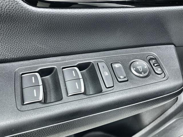Photo of 2026 Platinum White Pearl Honda CR-V Hybrid