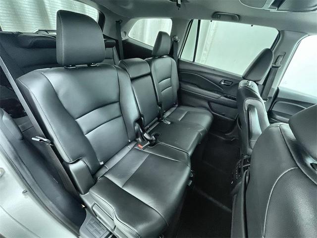 Photo of 2019 White Diamond Pearl Honda Pilot