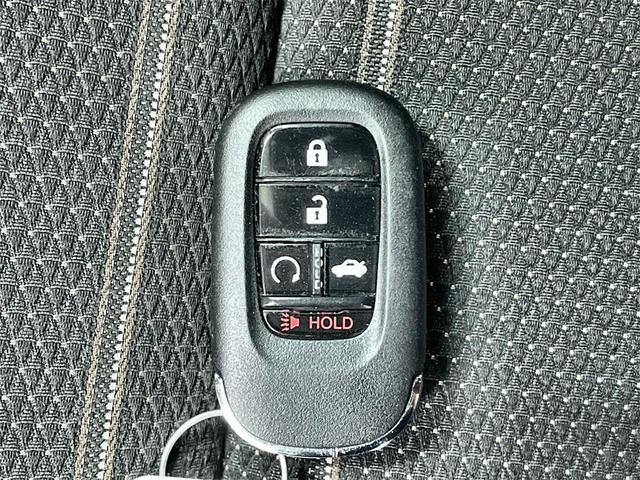 Photo of 2024 Silver Honda CR-V Hybrid