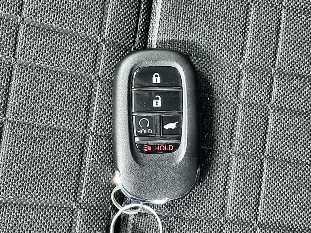Photo of 2025 Platinum White Pearl Honda HR-V