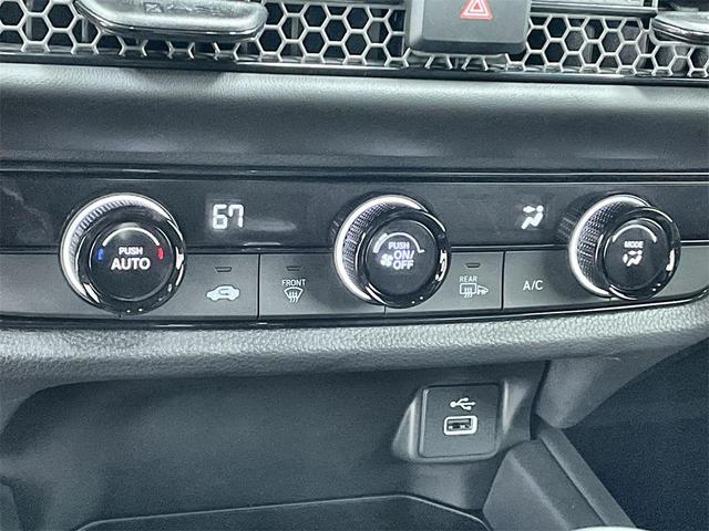 Photo of 2025 Platinum White Pearl Honda HR-V