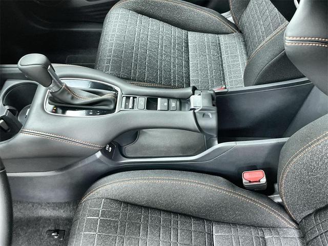 Photo of 2025 Platinum White Pearl Honda HR-V
