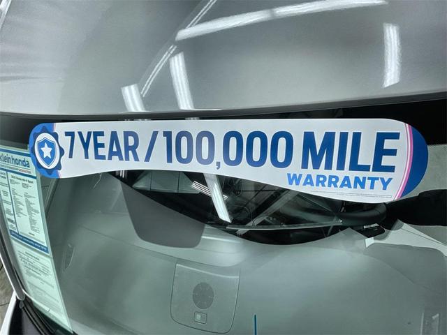Photo of 2025 Platinum White Pearl Honda HR-V